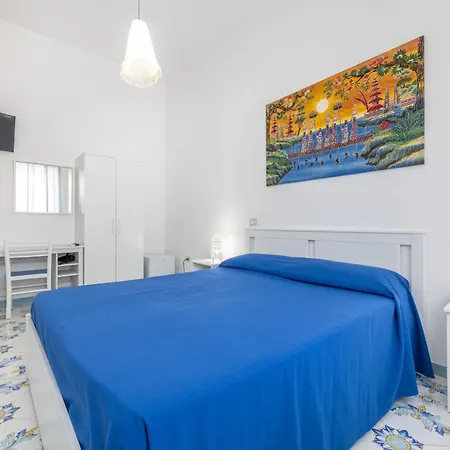 Riva Delle Donne By Salum 3*