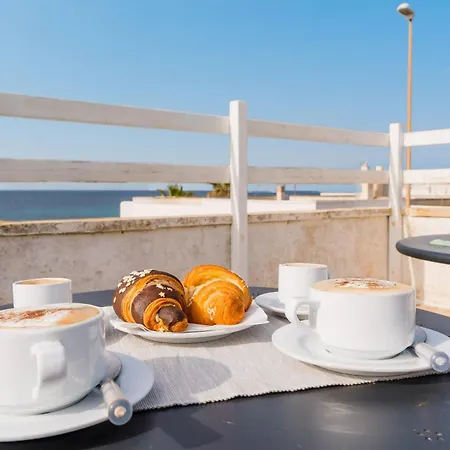 Bed & Breakfast Le Di Riva Delle Donne By Vivimy 2*
