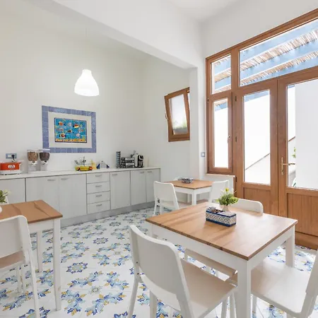 Le Di Riva Delle Donne By Vivimy Bed & Breakfast