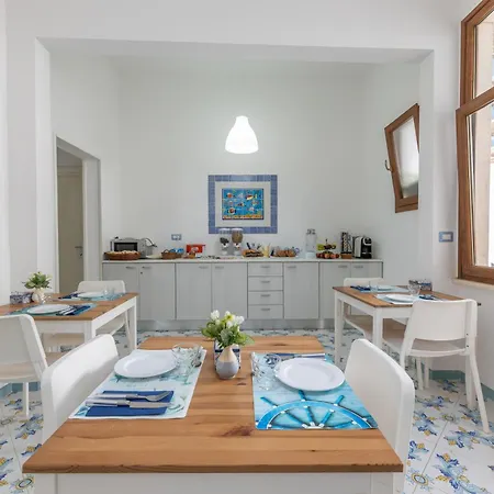 Le Di Riva Delle Donne By Vivimy Bed & Breakfast 2*